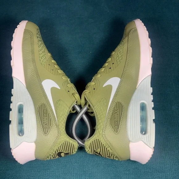 Nike Women's Green Sneakers - Picture 5 of 8